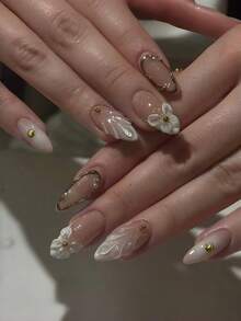 24片杏仁形白色法式美甲貼片，附3D金色花卉圖案、水鑽與金色珠飾，適合女士與女孩用於約會、派對、聚會與旅行，即用型假指甲 - 彩色 - 查看 7