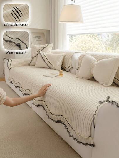 1 chiếc vỏ gối sofa nhung kẻ sọc jacquard với viền bèo nhún, chất liệu mềm mại, kiểu dáng tối giản màu be, phù hợp cho mọi mùa, dùng làm vỏ bọc nội thất, chăn sofa, chống trượt, chống bụi, chống nhăn, chống mài mòn, chống trầy xước do mèo cào, phù hợp với sofa 1-4 chỗ và sofa hình chữ L.