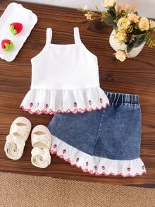 Bộ 2 món cho bé gái gồm áo vest dây bèo in hình dâu tây dễ thương và quần short bèo nhún, thích hợp cho mùa hè. - trắng - Xem 2
