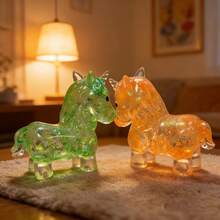 Unicorn Squishy Toy: It Has A Soft And Chewy Maltose Texture, And It's Super Relaxing To Squeeze. When You're Slacking Off At Work Or Tired From Studying, Squeeze It A Couple Of Times To Relieve Stress And Add Fun. Its Exquisite And Compact Design Makes It Suitable As A Decoration Or For Personal Use, Or As A Gift For Friends - 隨機顏色 - 查看 3