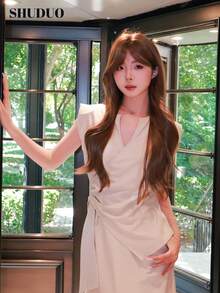 alicegarden 28-Inch Long Synthetic Wig Featuring A Natural Wavy Style In A A Stunning Brown. Designed With Bangs , This False Hairpiece Is Perfect For Ms Daily Party Cosplay Use, Offering A Natural And Natural Durable Wig Gift For Ladies. - Brown - View 1