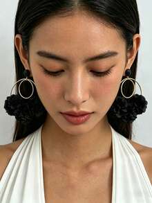 1 par de elegantes y lujosos pendientes con borlas de flor negra esponjosa de estilo gótico, pendientes exquisitos de alta gama adecuados para el uso diario de las mujeres, fiestas, vacaciones y viajes - Negro - Ver 4
