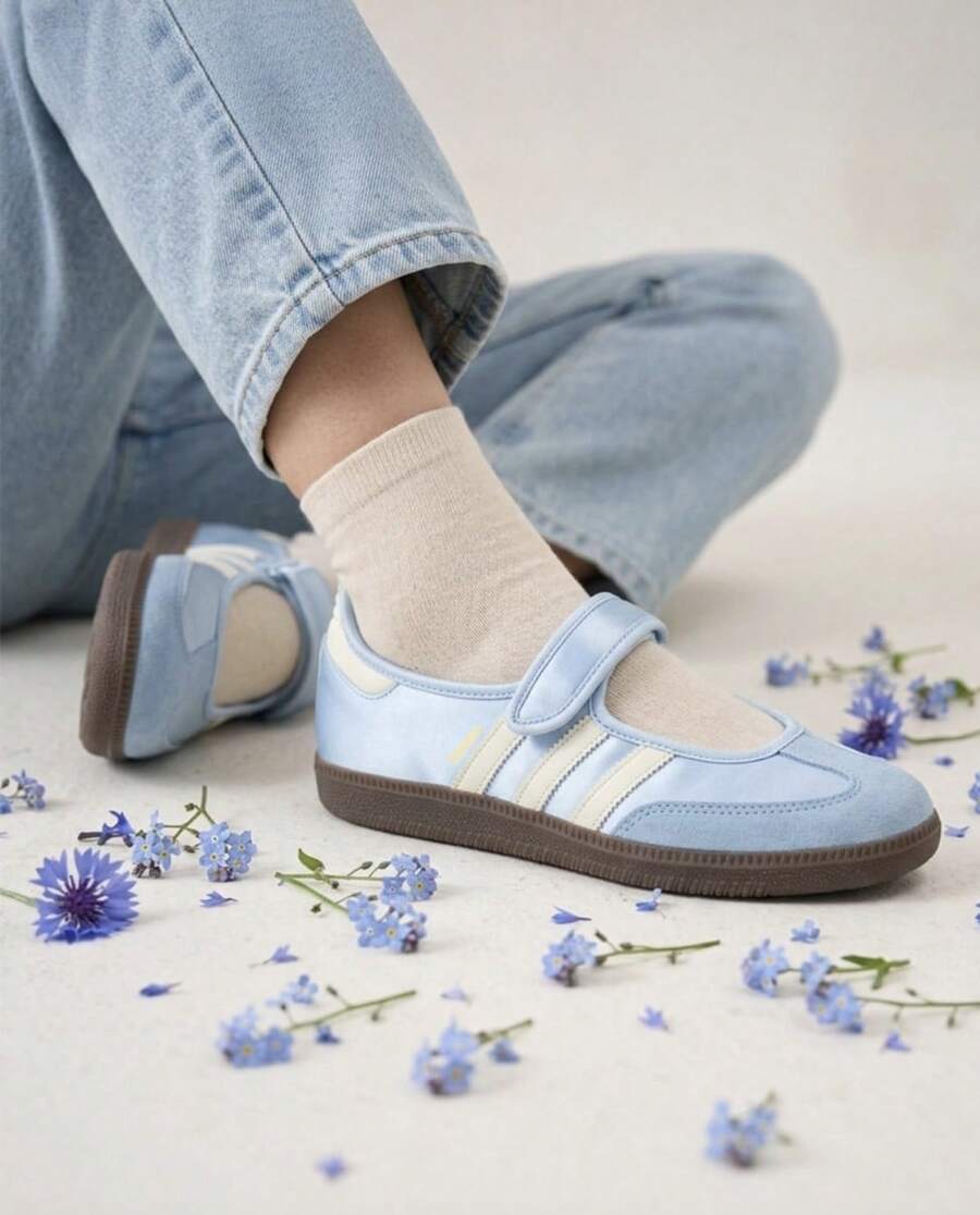 Adidas Samba Jane White Black Gum Women's JR1402 | Retro Heritage Style, Timeless Silhouette - 淺藍色 - 查看 1