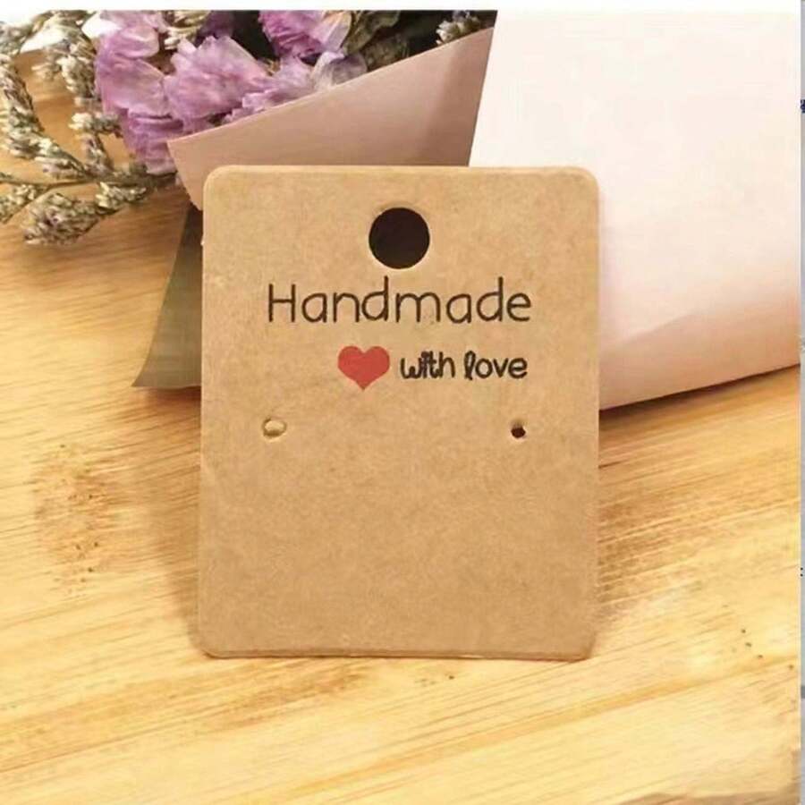 Conjunto com 100 unidades de cartões minimalistas em formato de coração para exibição de brincos, em papel kraft vintage de 5 x 4 cm (1,97 x 1,57 pol.), ideais para exibir brincos de pino, joias, cosméticos e acessórios artesanais.