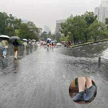 防滑鞋套，是保护靴子的理想之选，适用于各种天气条件，例如徒步旅行、雨天、雪天和泥泞天气。这些易于清洁的鞋套适合大多数鞋子，非常适合露营和园艺活动。 - 彩色 - 查看 2
