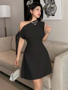 Vestido minimalista para mujer con estampado floral de tinta, hombro asimétrico con lazo, cintura ajustada - Negro 2 - Ver 5