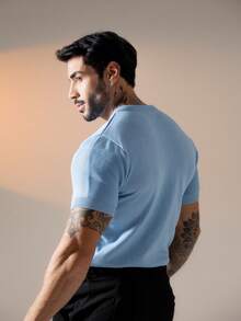 Men's Textured Short-Sleeved Knit T-Shirt With Crew Neck, Summer Chic Premium Style. - 淺藍色 - 查看 2