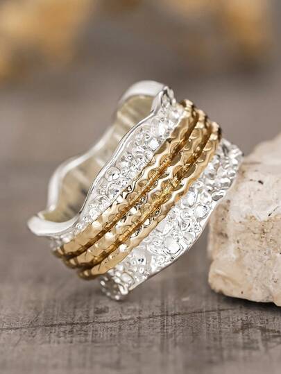 1枚极简主义戒指，适合女性佩戴，是母亲节礼物、周年纪念日礼物、派对饰品的理想之选。