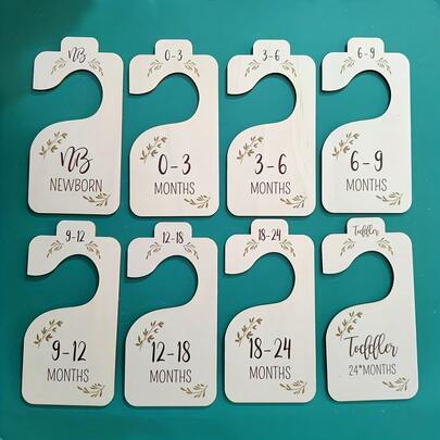 8 piezas Organizador de armario de madera con divisores de ropa de bebé con ganchos lindos - Tabla de tallas de doble cara (para bebés menores de 24 meses), sistema de armario independiente ligero para la guardería, se requiere autoensamblaje