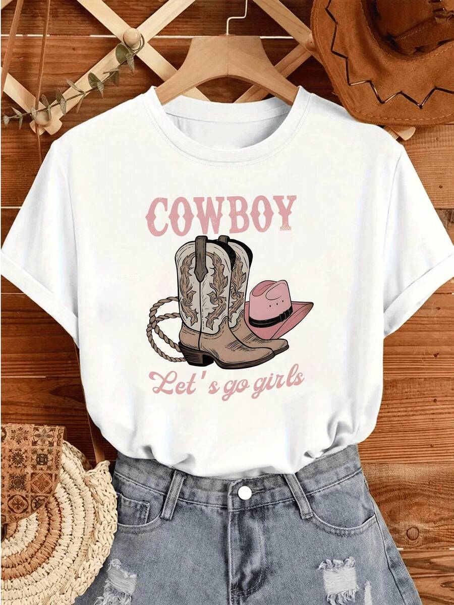 Camiseta de mujer con estampado de botas vaqueras,sombrero rosa y lazo.Diseño moderno y casual para un look único. - Blanco - Ver 1