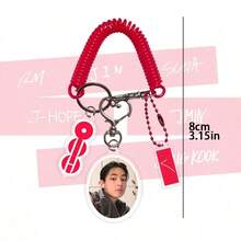 BT/S <2.0> MV 趣味图片 JK V JIMIN JHOPE JIN RM 钥匙扣和手机挂绳，《ARIRANG》新专辑及世界巡回演唱会造型配件，亚克力材质展示摆件，房间装饰配件，桌面配件 - 黑色 - 查看 10