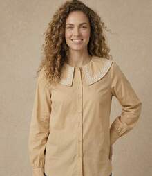 Women's Shirt With Ruff Collar/ Embroidered Detail/ Front Buttons/ Long Sleeves/ Classic Fashion S2192 2 In 1 Office - Albaricoque - Ver 2