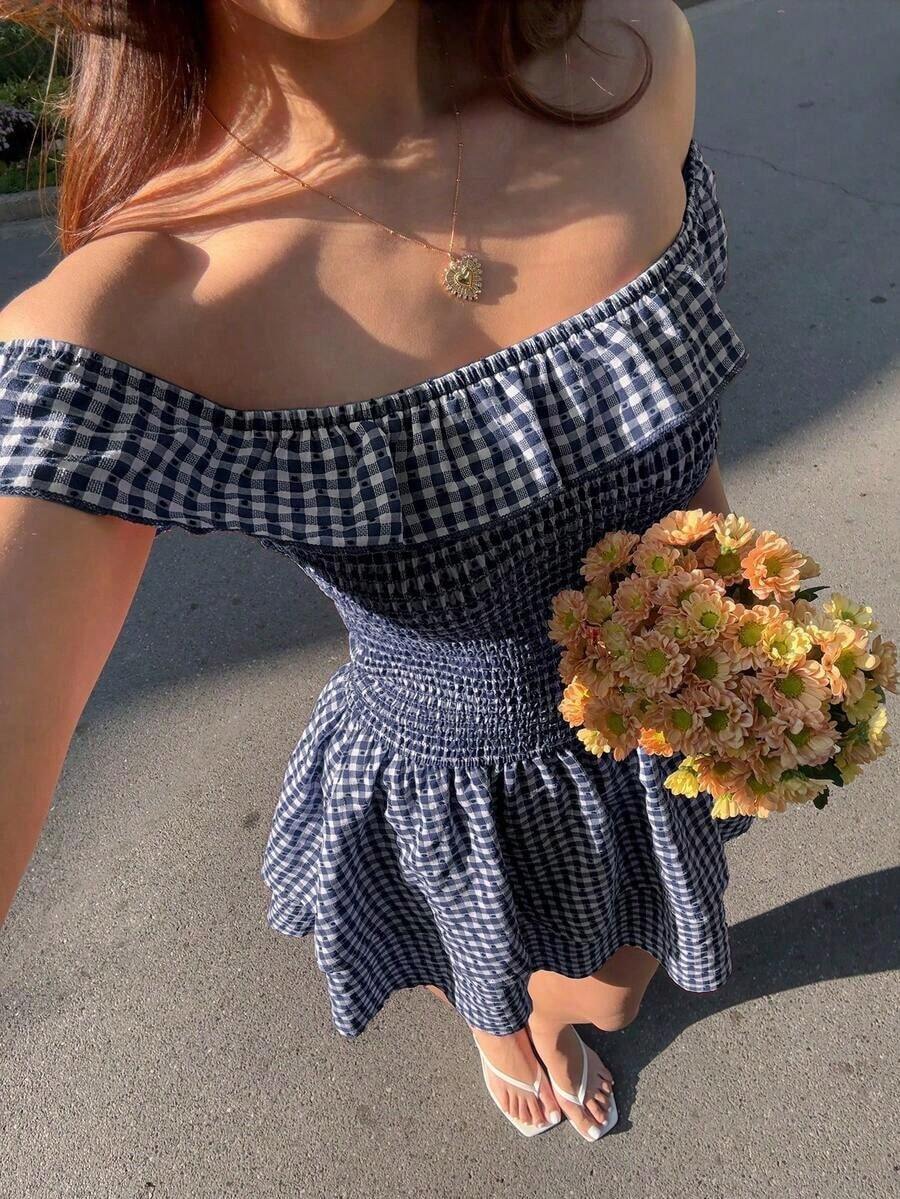 Vestido mini de línea A con volantes en el bajo, hombros descubiertos, cintura ajustada, estilo dulce y romántico para vacaciones en la playa, primavera/verano, a cuadros rojos - Azul - Ver 1