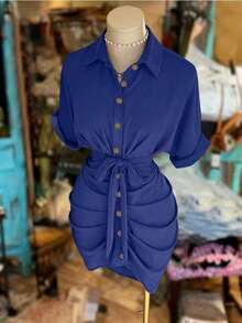 Vestido Mini Camisa Mujer Rojo Intenso, Cuello Solapa Polo, Mangas Cortas Enrolladas, Diseño De Botones Frontales, Nudo Atado En Cintura Y Detalles Arrugados Laterales, Corte Entallado Ajustado, Tejido Suave Ligero, Estilo Chic Elegante Sexy Urbano Para Fiestas Y Looks Diarios - Azul - Ver 3