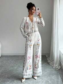 Conjunto casual de dos piezas para mujer, compuesto por blusa corta de manga larga con estampado floral completo y lazo frontal, y pantalones wide leg de talle alto a juego.Tela suave y fresca, estilo bohemio dulce y elegante, perfecto para looks de vacaciones y salidas diarias. - Albaricoque - Ver 1