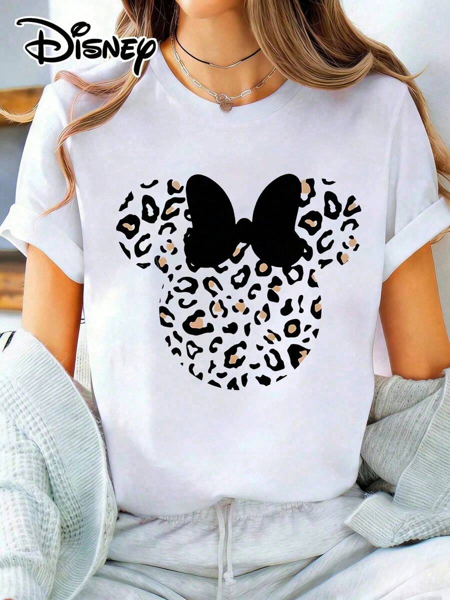Disney Lady's T-Shirt, Featuring A Cartoon Pattern Of Mickey Mouse With The Disney Leopard Print. The Fabric Is Soft, Comfortable And Durable. This Is A Summer/Winter Ladies' Round-Neck T-Shirt, Suitable For Daily Wear, Shopping, Attending Parties And Gatherings. It Is Also More Suitable For Daily Outfits And As A Gift. - 白色 - 查看 1