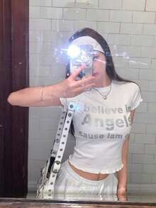 性感女孩字母印花短袖T恤，修身露脐荷叶边下摆女式上衣，夏季白色 - 白色 - 查看 1