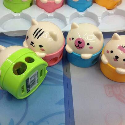 2/4pcs Cute Cat Shaped Pencil Sharpeners, With Fresh Vibrant Colors. Adorable Design Brings Comfort. Features Flip-Top Dustproof Cover And Stainless Steel Blade For Smooth, Uninterrupted Pencil Sharpening Without Lead Breakage.