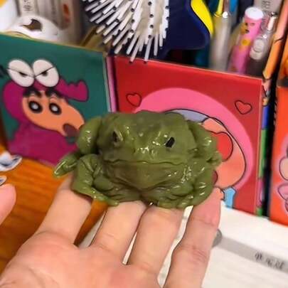 Squeeze Stress Relief Toy, Prank Gadget, Decorative Squeeze Toy - Realistic Frog Design