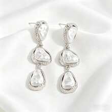 1 par de pendientes asimétricos de estilo palaciego vintage con perlas colgantes, pendientes largos de metal para mujeres, adecuados para bodas y galas [tamaño y forma de la perla asignados al azar] - pendientes de borlas de perlas - Ver 4
