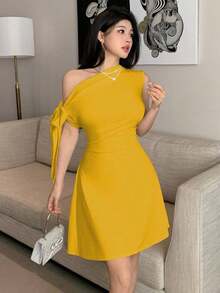 Vestido corto asimétrico elegante burdeos, diseño con lazos en hombro y pliegues en cintura, ideal para citas, fiestas y ocasiones de otoño e invierno - Amarillo - Ver 8