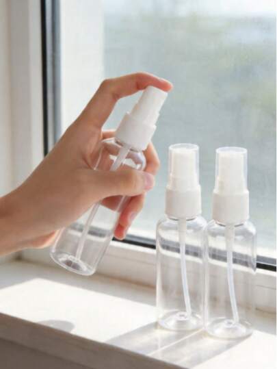 Bộ 4 chai xịt phun sương mịn trong suốt, có thể tái sử dụng, dung tích 30ml, kích thước nhỏ gọn, tiện mang theo khi đi du lịch.