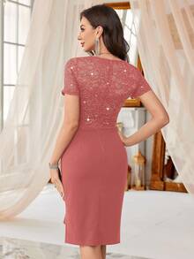Đầm dự tiệc cocktail ôm dáng, phối sequin tương phản, ren hoa, cổ tim, viền bèo nhún. - Bụi hồng - Xem 2