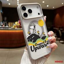 MINISO Snoopy Onward & Upward Étui de téléphone magnétique transparent compatible avec IPhone 17/17 Pro/17 Pro Max/17 Air/16/15/14/13/12/11/X Série Étui IPhone 17 Pro Max Étui IPhone 17 Pro Étui IPhone 17 La petite amie, cadeau idéal pour les fans d'anime - Noir - Voir 3