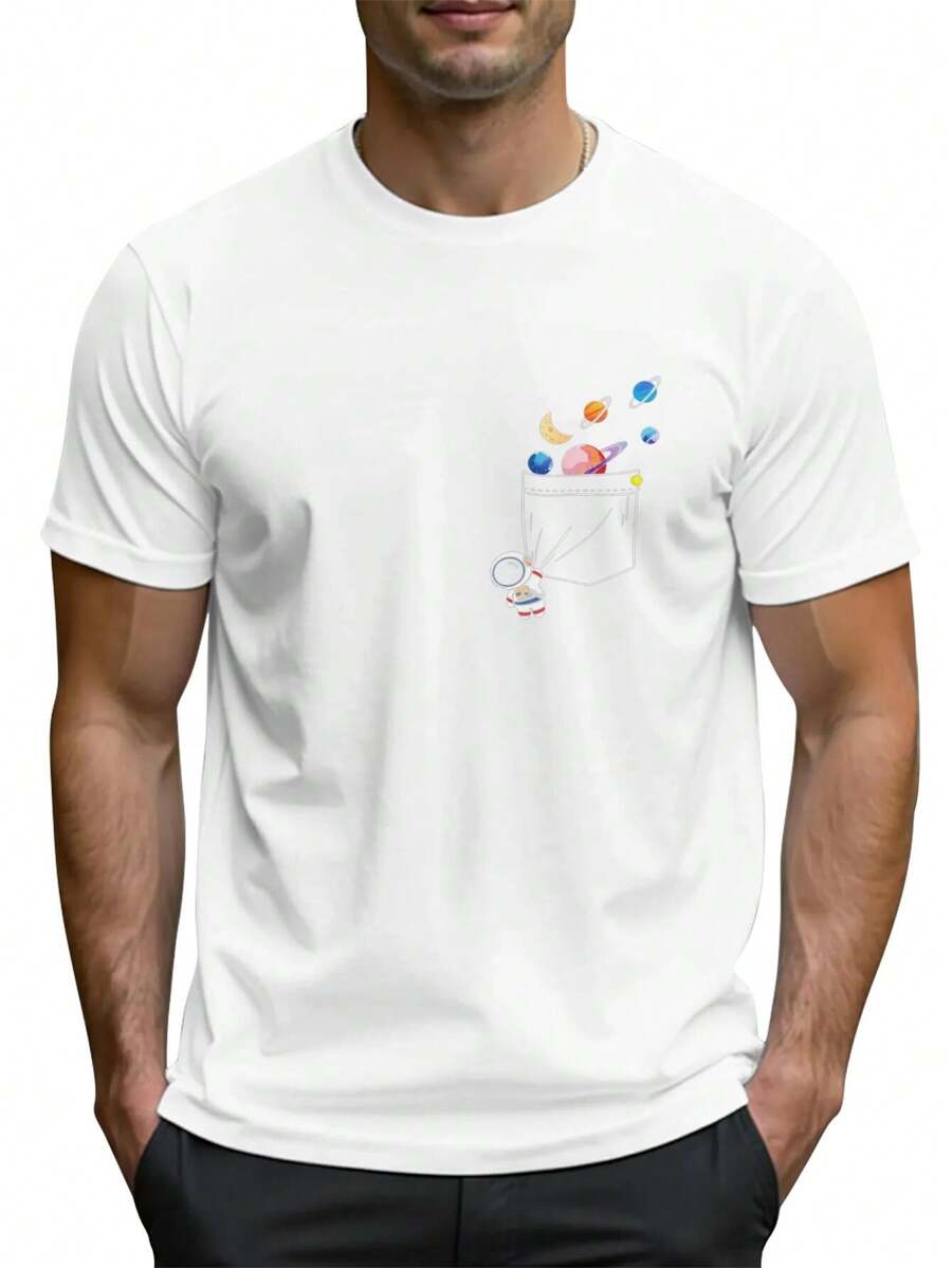 Camiseta Negra con Estampado de Astronauta y Sistema Solar en Bolsillo - Diseño Creativo con Planetas, Luna y Estrellas, Cuello Redondo, Manga Corta, Tela de Algodón Suave y Transpirable - Ideal para Regalos de Cumpleaños, Fiestas Temáticas, Día de los Niños o Como Look Casual para Amantes del Espacio y la Ciencia - Blanco - Ver 1