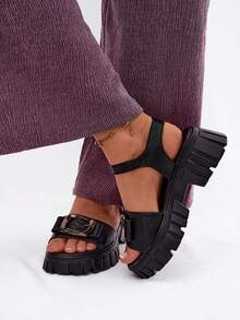 Sandali eleganti e confortevoli da donna Vinceza realizzati in pelle naturale su una piattaforma con una fibbia decorativa e una cinghia regolabile, beige e nero - nero - Visualizzare 4