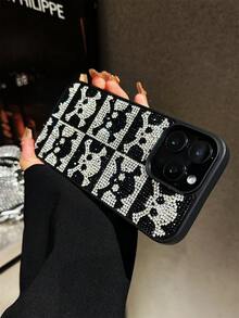 1 pieza Funda de teléfono con calavera de lujo totalmente con tachuelas, diseño creativo de alta gama de estética oscura compatible con iPhone 17Pro Max/17pro/17air/17/16promax/16/16pro/16plus/15/15promax/15plus15pro/14promax/14pro/14/13promax/13/13pro/13promax/12/12promax/12pro/11 - Blanco - Ver 3