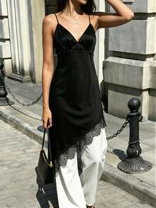 优雅黑色编织V领女士吊带背心，饰有精致的撞色蕾丝细节和不对称下摆 - 黑色 - 查看 6