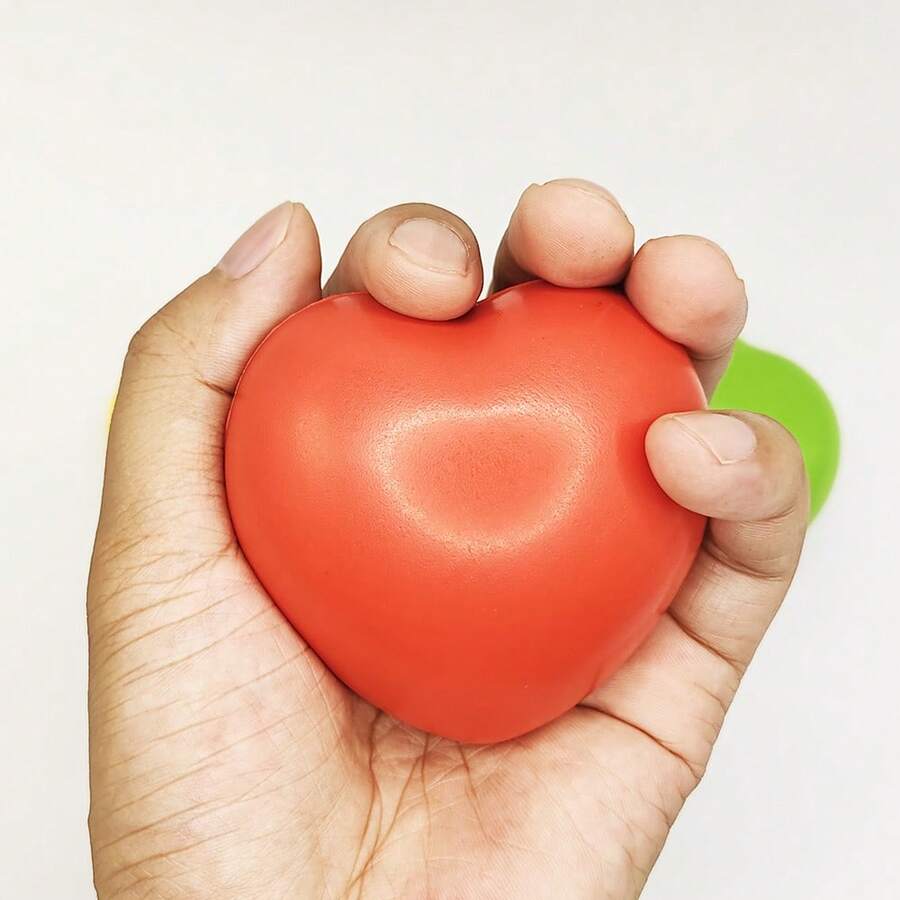 3 Quả bóng cầm tay hình trái tim màu đỏ, vàng, xanh lá cây, bằng xốp mềm, dùng để tập luyện tăng cường sức mạnh lòng bàn tay.