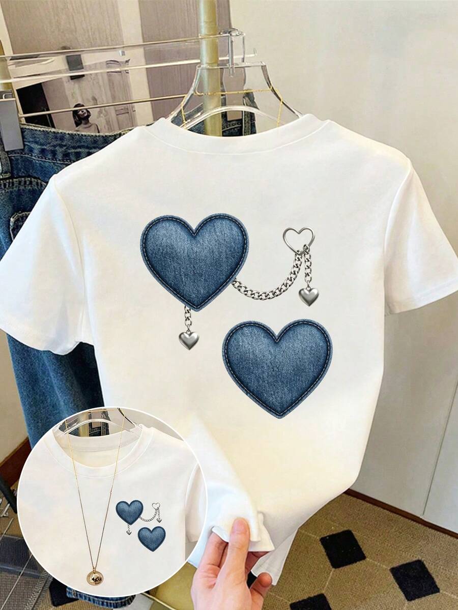 Áo thun nữ cỡ lớn cổ tròn tay ngắn với họa tiết trái tim bằng vải denim và chi tiết dây xích, chất liệu co giãn cao, dáng regular fit, thích hợp mặc hàng ngày, màu trắng casual. - trắng - Xem 1
