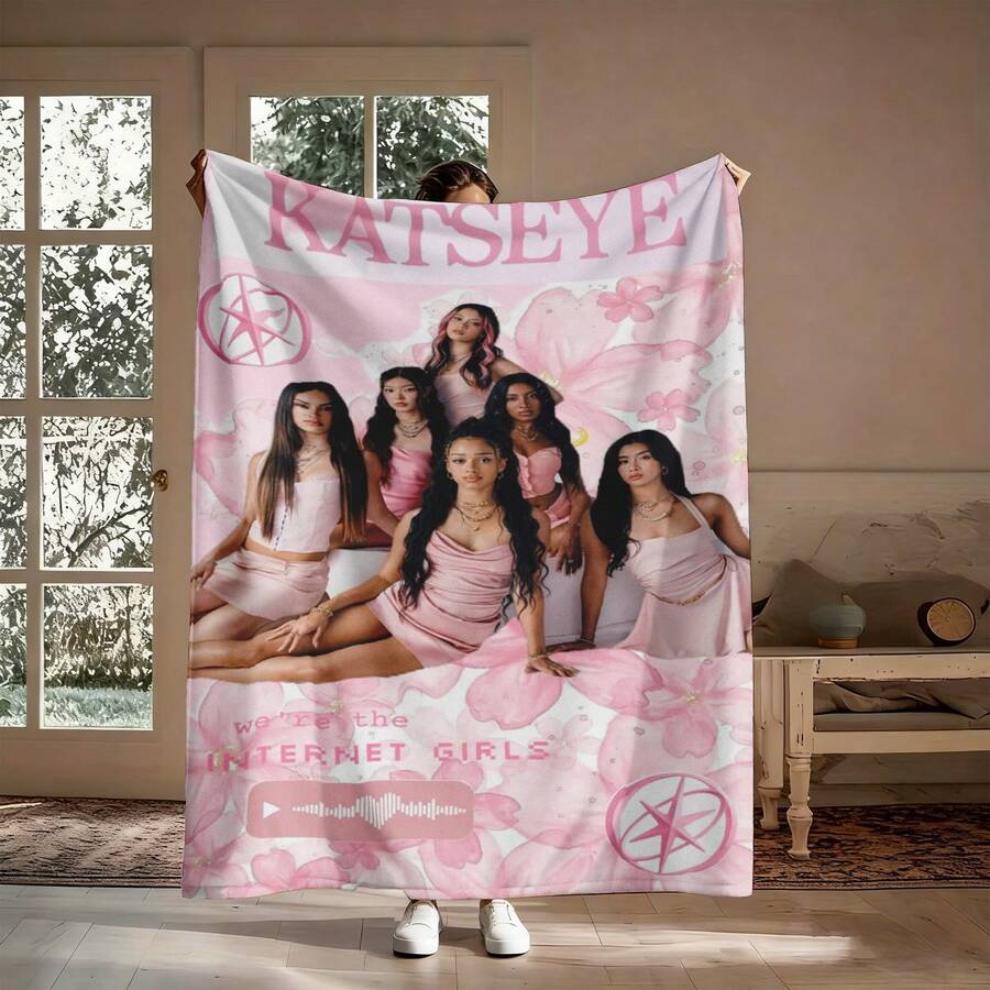 1PC KATSEYE Y2K Photo Collage Flannel Throw Blanket 50"X60" (Multiple Sizes) - Scrapbook Style Fan Art With Member Portraits & Names, Tapestry Wall Hanging,Perfect KATSEEY Fan Gift, Room Decor, Perfect For Sofa, Bed, Office -280gsm - nhiều màu 4 - Xem 1