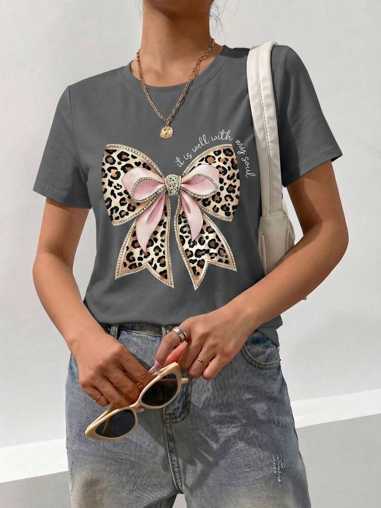 New Short-Sleeved Crew Neck T-Shirt For Women, Spring/Summer Design, Perfectly Combining A Modern And Minimalist Butterfly Knot With English Letter Prints, Breathable And Sweat-Wicking. Direct Shipping From Our Local Warehouse, Couples' Style, Ideal For Wearing Together. - 深灰色 - 查看 3