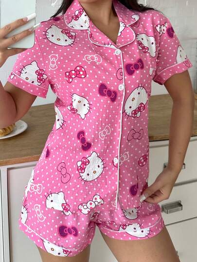 SANRIO Conjunto de pijama de 2 piezas con estampado de Hello Kitty para mujer, con top de cuello en V abotonado de manga corta y pantalones con lazo; conjunto de pijama de verano.