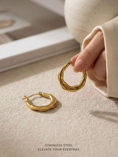 1 paire de boucles d'oreilles créoles vintage asymétriques/ondulées/texturées martelées en forme de C pour femmes, en acier inoxydable plaqué or résistant à la tarnissure, avec différents styles disponibles, convenant pour les occasions quotidiennes/de bureau/de fête/de mariage/de rendez-vous/d'anniversaire/de bal/de voyage/de vacances/de demoiselle d'honneur/décontractées à la maison/bohèmes/minimalistes, parfaites pour s'assortir aux ornements suspendus et aux ornements de bureau de la décoration d'intérieur