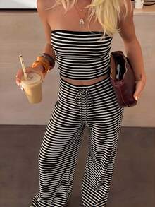 Bộ đồ nữ HoloChill phối màu kẻ sọc, kiểu dáng thường ngày, mẫu mới 2026 gồm áo crop top dây buộc rộng và quần ống rộng có túi, trang phục thường ngày mùa hè, thích hợp cho tiệc tùng/đi biển/nghỉ lễ. - Đen và trắng - Xem 7