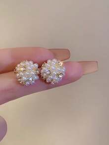 1 Đôi bông tai hình hoa đính đá Zirconia/ngọc trai giả tinh tế, kiểu dáng giản dị, dễ phối đồ dành cho nữ. - Vàng - Xem 4