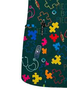 Women's Heart Puzzle Print V-Neck Short Sleeve Nurse Uniform Top With Pockets, Spring/Summer - Dark Green - View 5