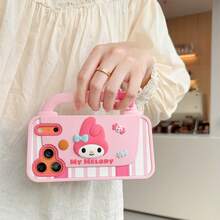 SANRIO 新款创意可爱时尚猫咪多功能手持手机壳，优雅便携设计，条纹3D草莓猫咪，粉色蝴蝶结三丽鸥手机壳，兼容 17系列、11/12/12 Pro、13/14/15、13 Pro/14 Pro/15 Pro、12 Pro Max/13 Pro Max/14 Pro Max/15 Pro Max、16、16 Pro、16 Pro Max、17、17 Pro、17 Pro Max - MML糖果包 - 查看 5