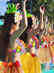 5件套夏威夷风情舞蹈裙套装，包括1条热带夏威夷风情舞蹈裙、2个手镯、2个花冠，适合夏季海滩派对装扮，也可作为生日派对装饰，是夏威夷主题派对的创意礼物。 - 查看 3