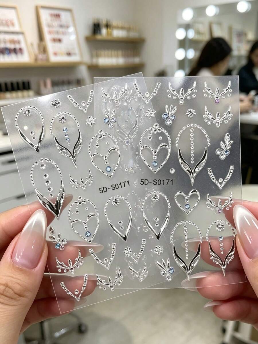 2片装 5D 水钻美甲贴纸 银色抽象线条和心形图案 自粘式奢华宝石美甲装饰贴纸