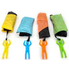 Material de plástico duradero con diseño antienredos, juguete de paracaídas adecuado para juegos de lanzamiento al aire libre, también una opción de regalo ideal para Halloween, Navidad y otras festividades - Multicolor - Ver 5