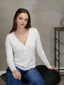 Lightweight Knit Sweater With Button Front, V-Neck And Slim Fit. - White NZ251999 - View 2