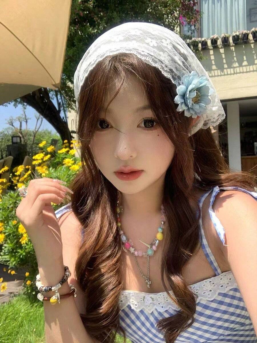 1pc French Lace Ditsy Floral Triangular Scarf, Countryside Style, Sweet Design, Suitable For Daily Wear, Travel And Photography, New Style Hem Skirt Curtain Layering Accessory - White - View 1