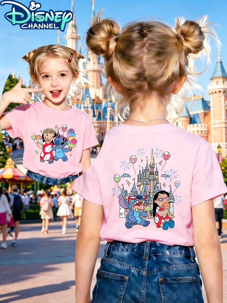 Disney Kids' T-Shirt - Stitch And Lilo At Castle Featuring A Double Sided Cartoon Print Design. This Pure Cotton Short Sleeve Crewneck Tee Is Perfect For Summer Offering A Casual And Adorable Style. Comfortable And Loose Fitting It Is Suitable For Both Boys And Girls-Ideal For Parties And Playtime. Machine Washable. This Childrens Garment Makes An Excellent Gift For Kids And Is Perfect For Everyday Wear Vacations And Outdoor Activities. - 粉色 - 查看 1