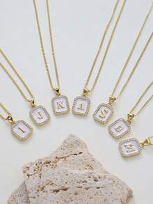 Collar con colgante cuadrado geométrico con forma de gota, chapado en cobre dorado, con 26 letras engastadas con diamantes - Dorado - Ver 3