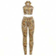 Conjunto de 2 piezas de leopardo estilo hipster para mujer: Top halter con escote cruzado + leggings a juego, elásticos, ajustados, estilo urbano deportivo. - Amarillo - Ver 1